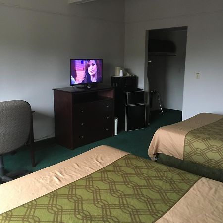 Rapids Inn & Suites Wisconsin Rapids Bagian luar foto