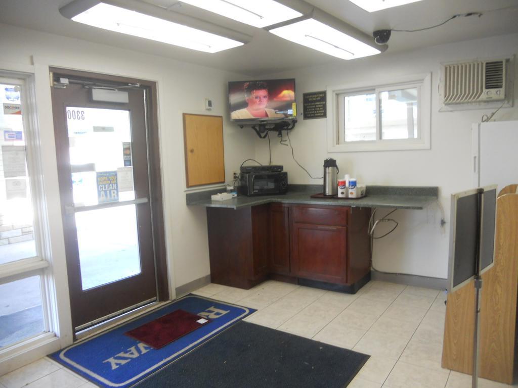 Rapids Inn & Suites Wisconsin Rapids Bagian luar foto