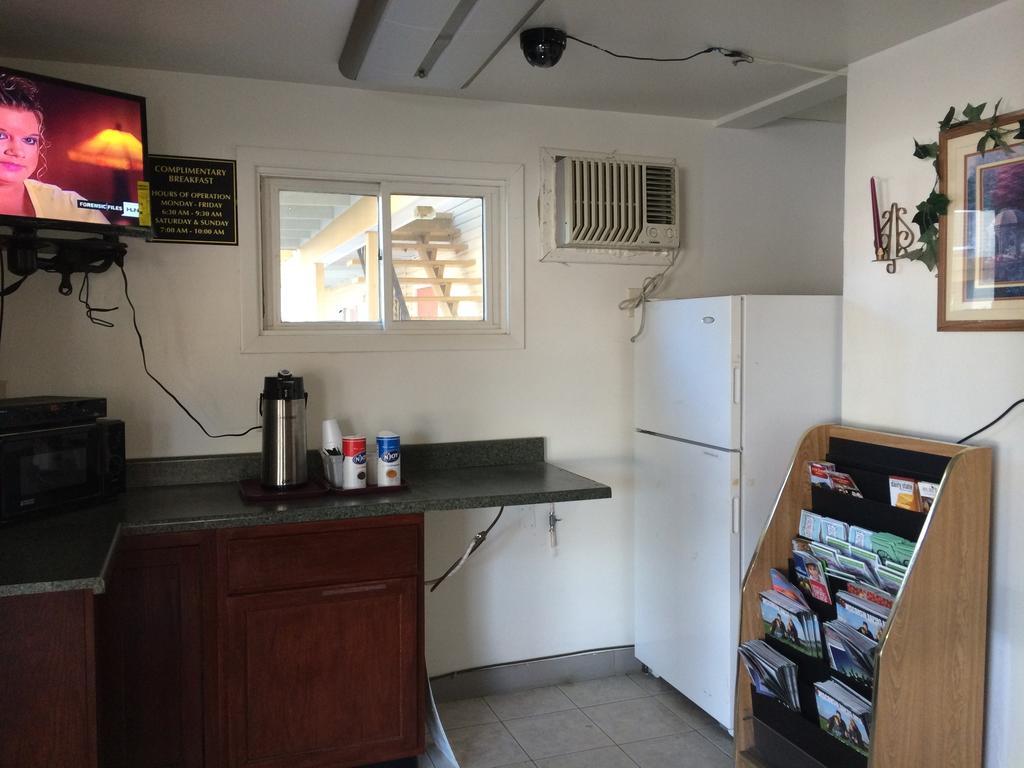 Rapids Inn & Suites Wisconsin Rapids Bagian luar foto