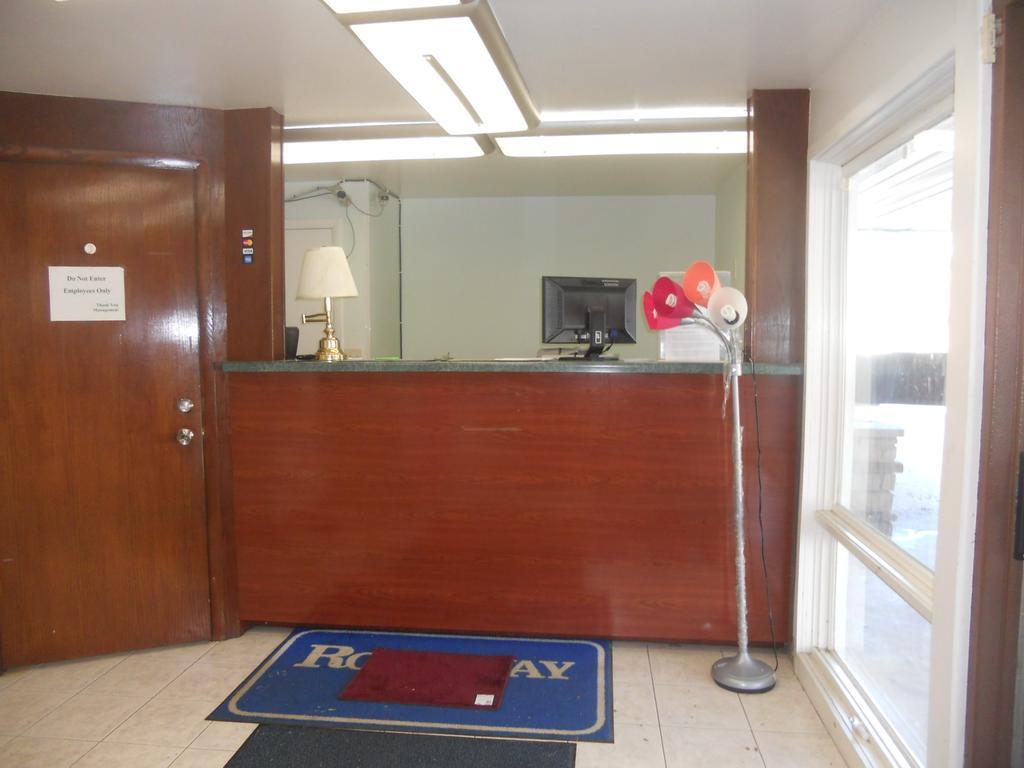Rapids Inn & Suites Wisconsin Rapids Bagian luar foto