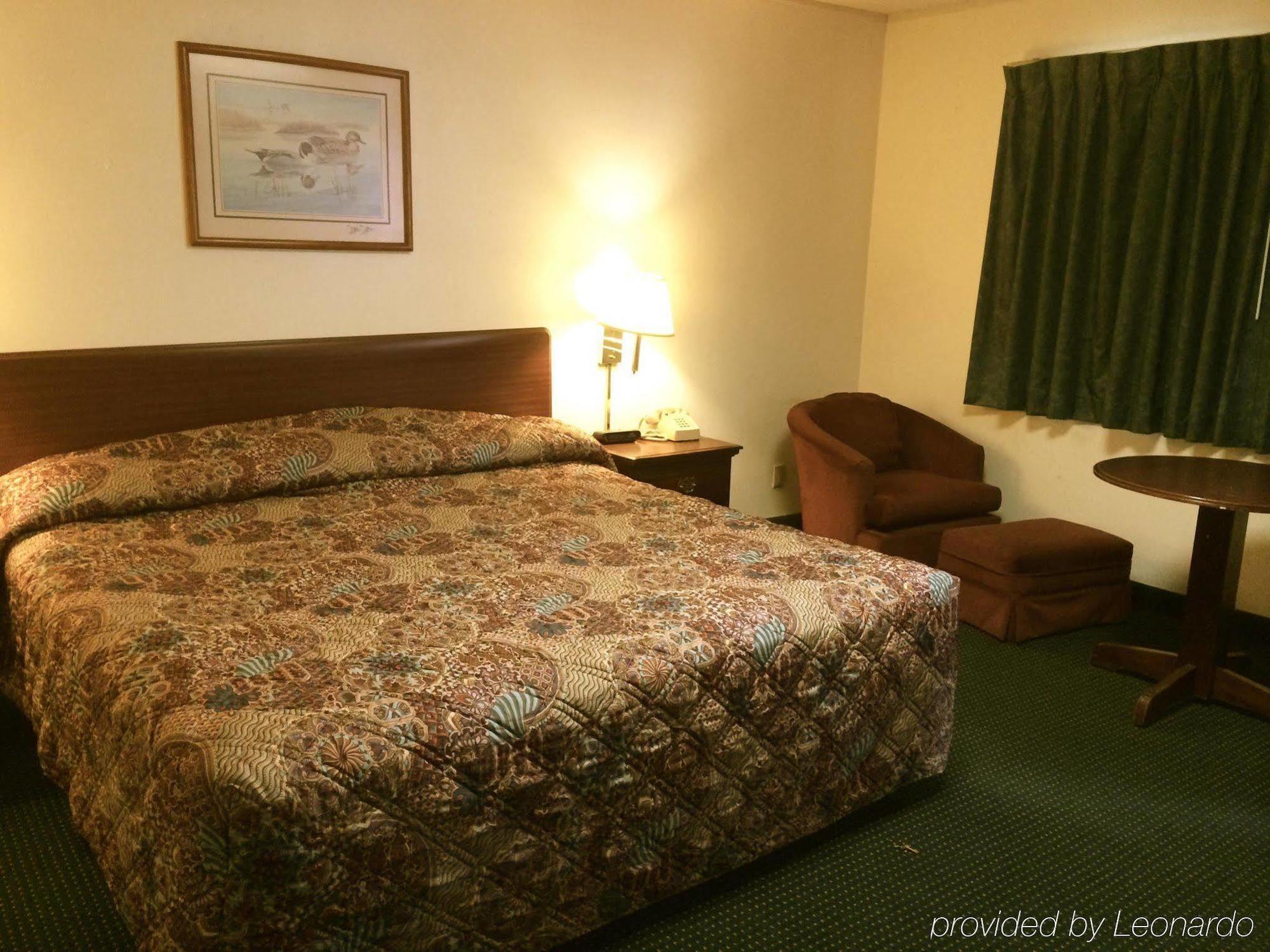 Rapids Inn & Suites Wisconsin Rapids Bagian luar foto