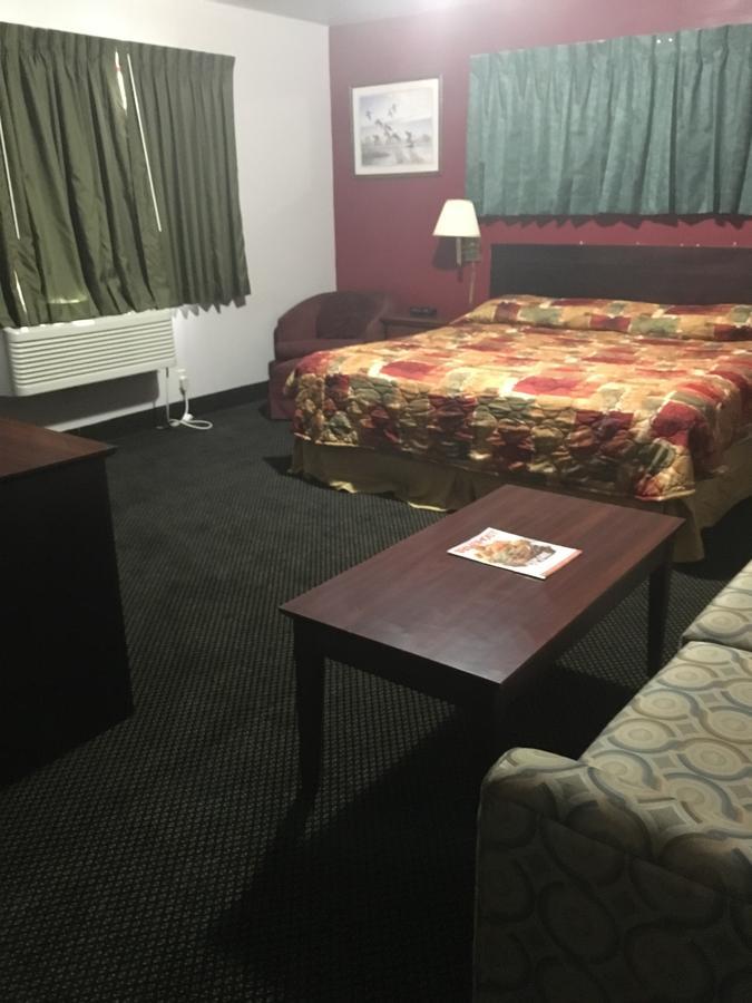 Rapids Inn & Suites Wisconsin Rapids Bagian luar foto