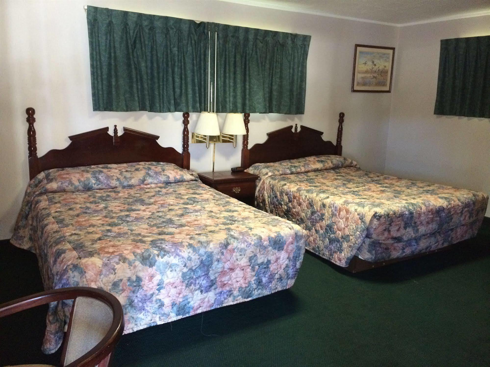 Rapids Inn & Suites Wisconsin Rapids Bagian luar foto