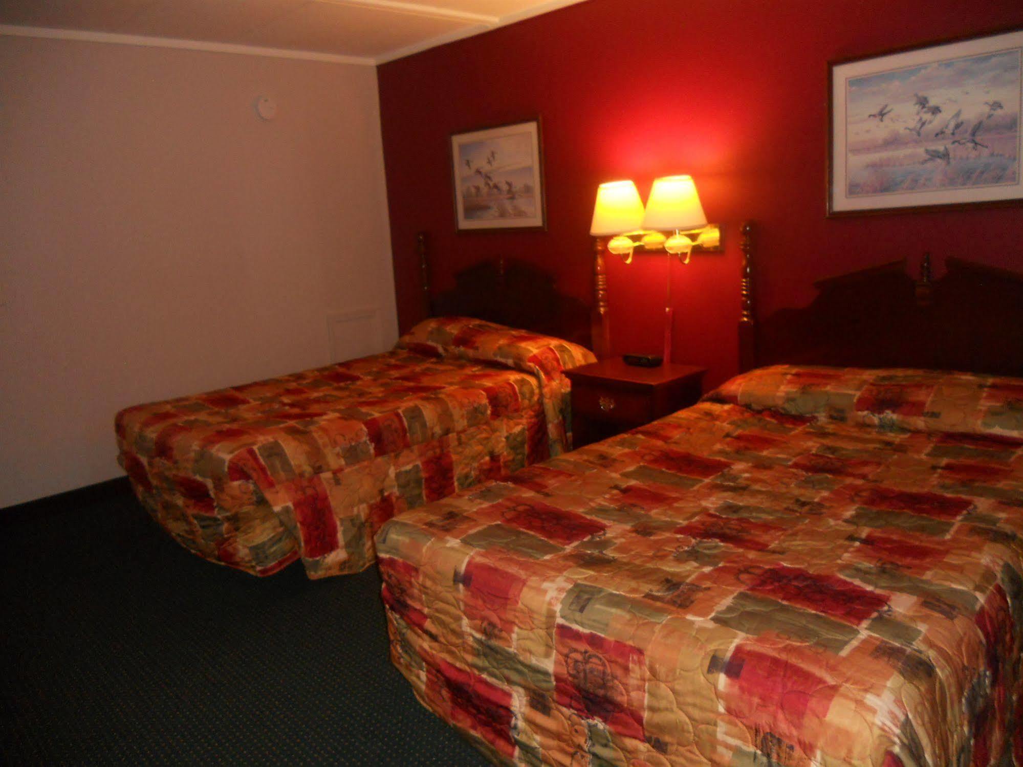 Rapids Inn & Suites Wisconsin Rapids Bagian luar foto