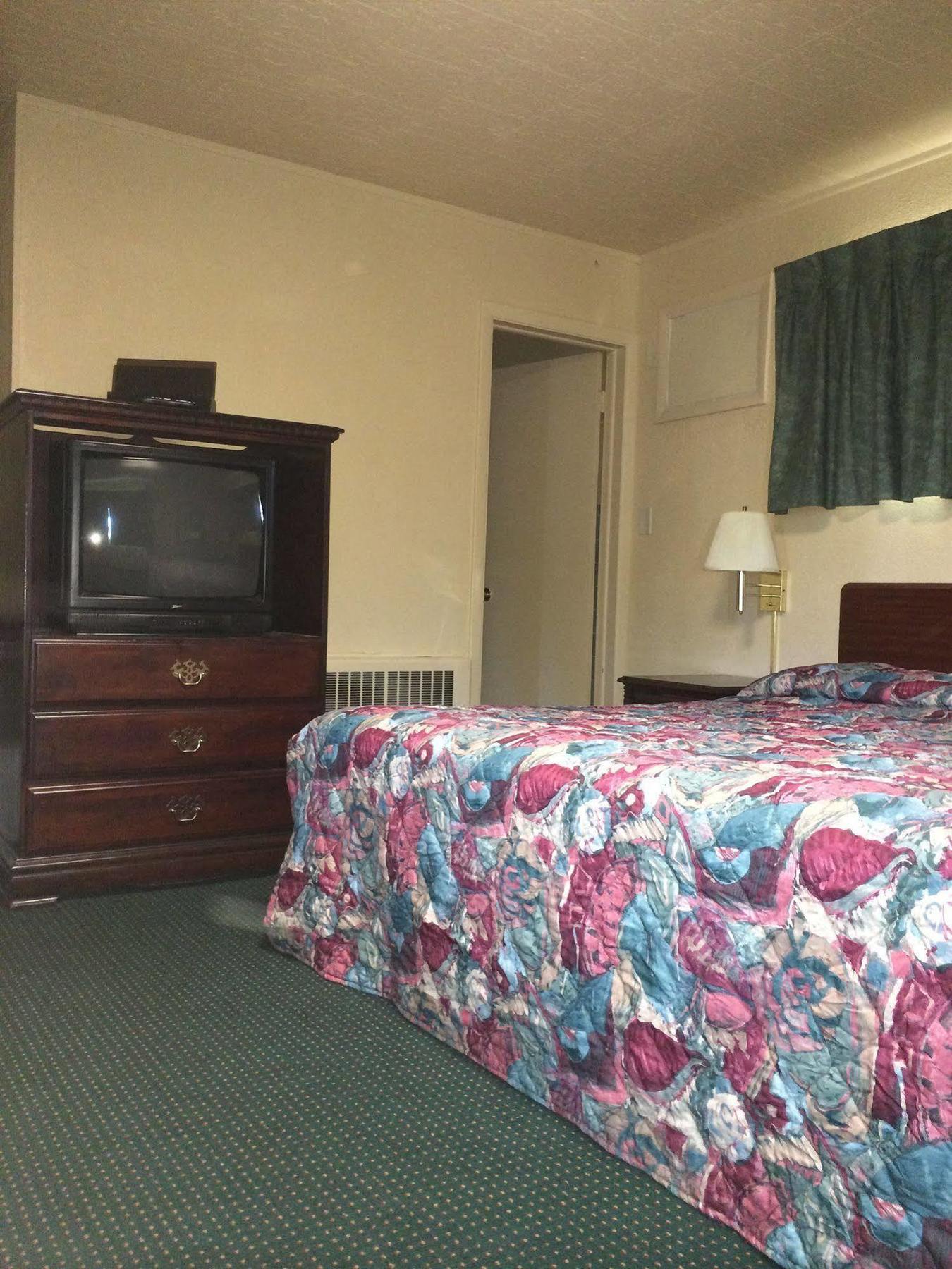 Rapids Inn & Suites Wisconsin Rapids Bagian luar foto