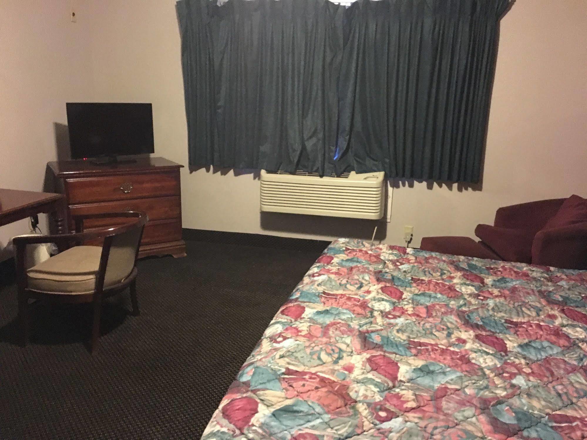 Rapids Inn & Suites Wisconsin Rapids Bagian luar foto