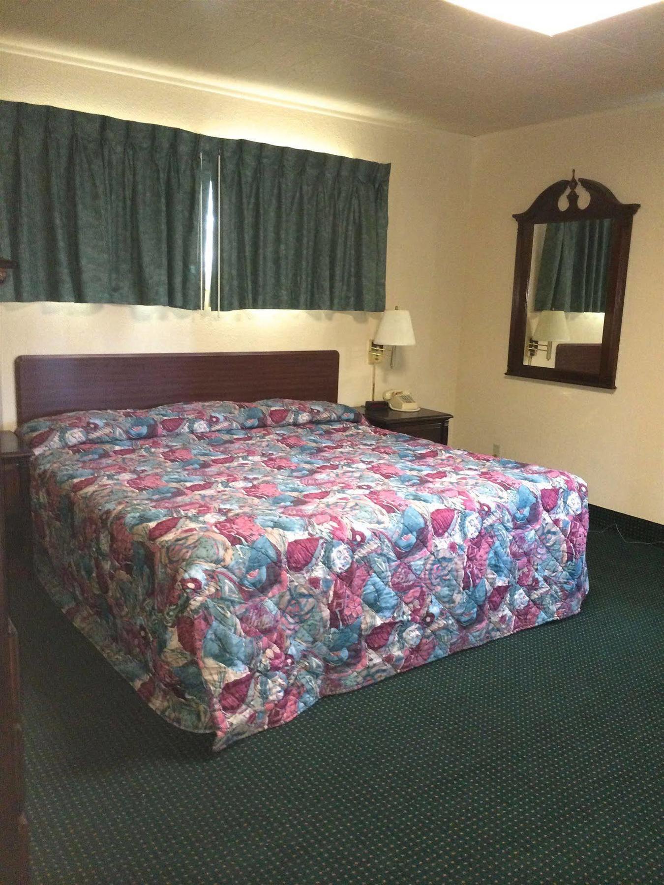 Rapids Inn & Suites Wisconsin Rapids Bagian luar foto